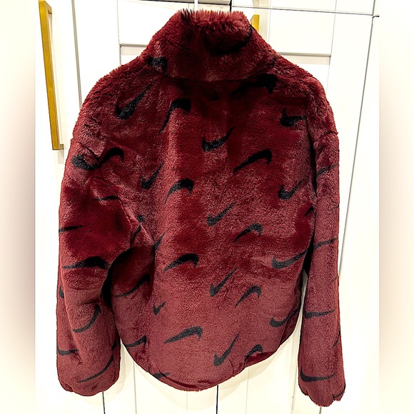 Nike Printed Faux Fur Jacket - Picture 2 of 11